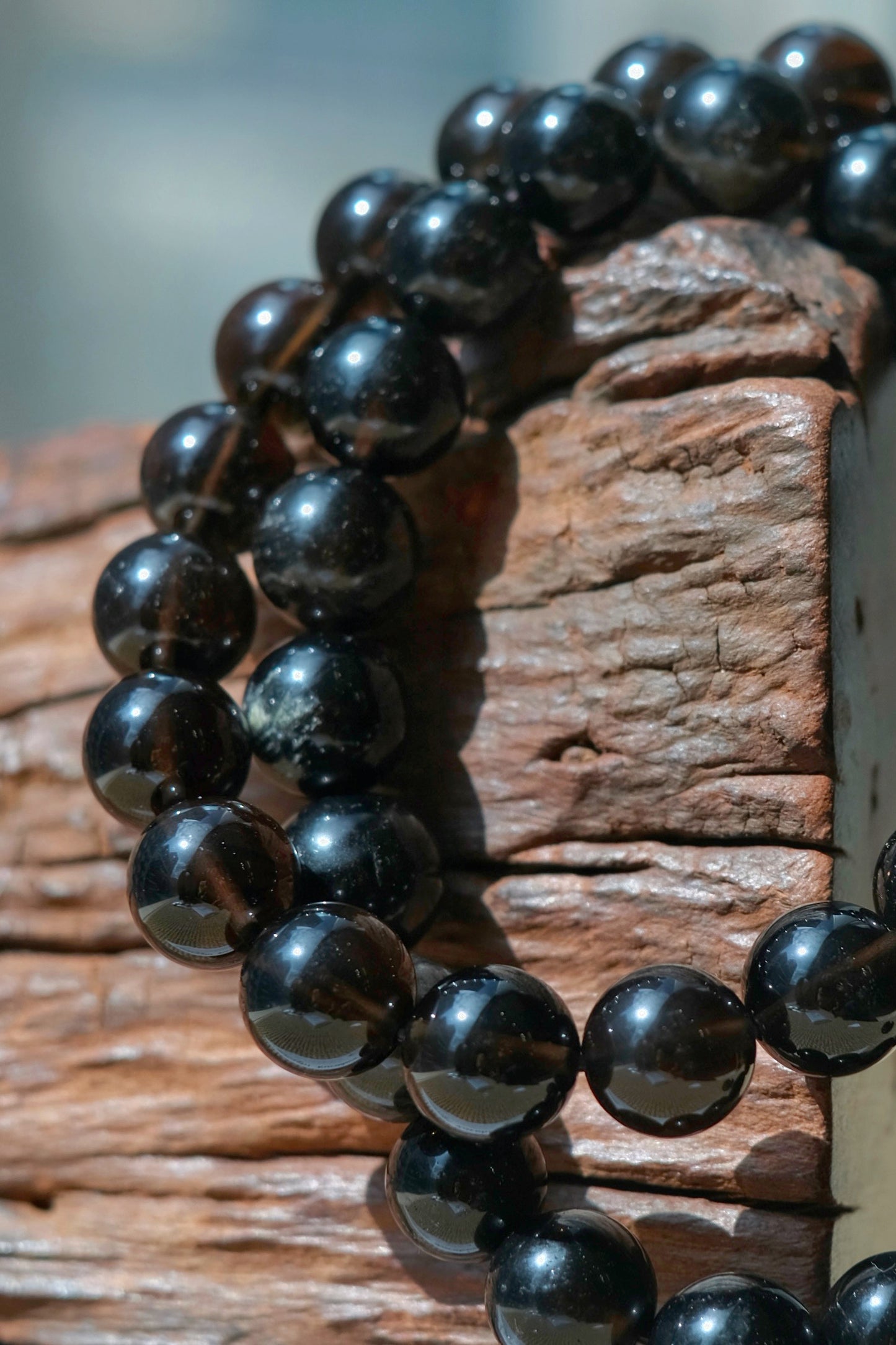 山梨黑平水晶 YAMANASHI KUROBERA BLACK QUARTZ（淨化、辟邪、驅邪)