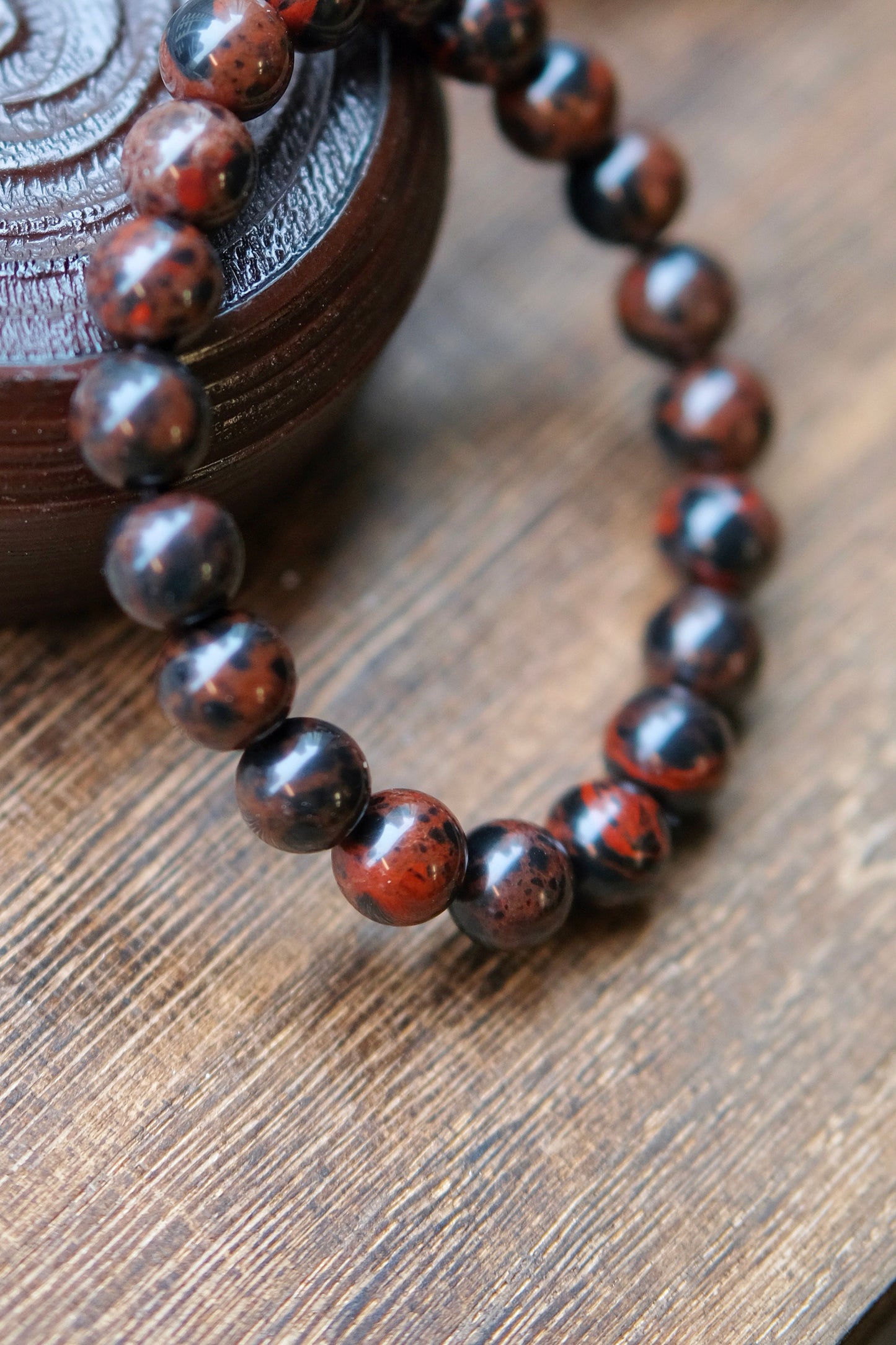 十勝石/ 朱砂黑曜石 VERMILLION OBSIDIAN BRACELET (洞察力、未來力、 運勢提升）